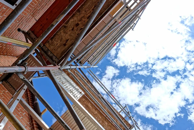 Multi-level brick building supported by San Fernando Valley Scaffolding with secure access platforms